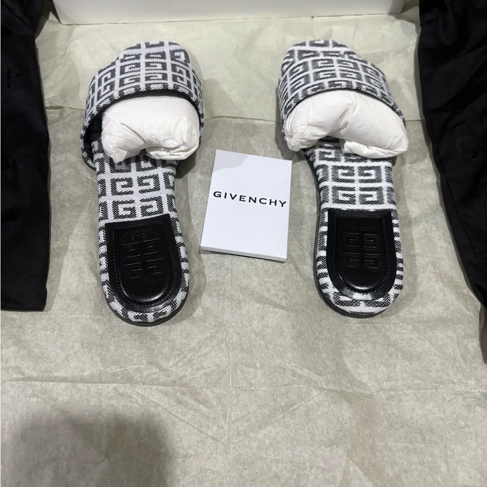 Givenchy Monochrome Patterned Slippers